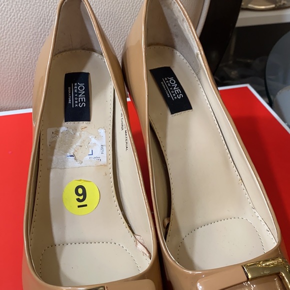 Jones New York high Heel fairly used in good condition . - Picture 4 of 11